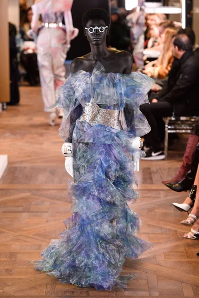 Look 16